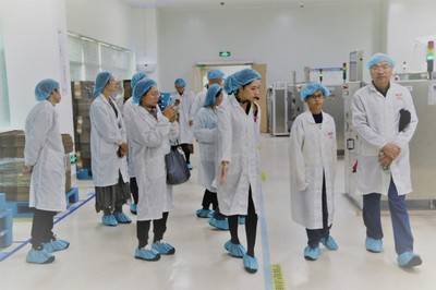 旅游學院組織教工參觀湯臣倍健，探索健康產業與文旅發展的融合之路